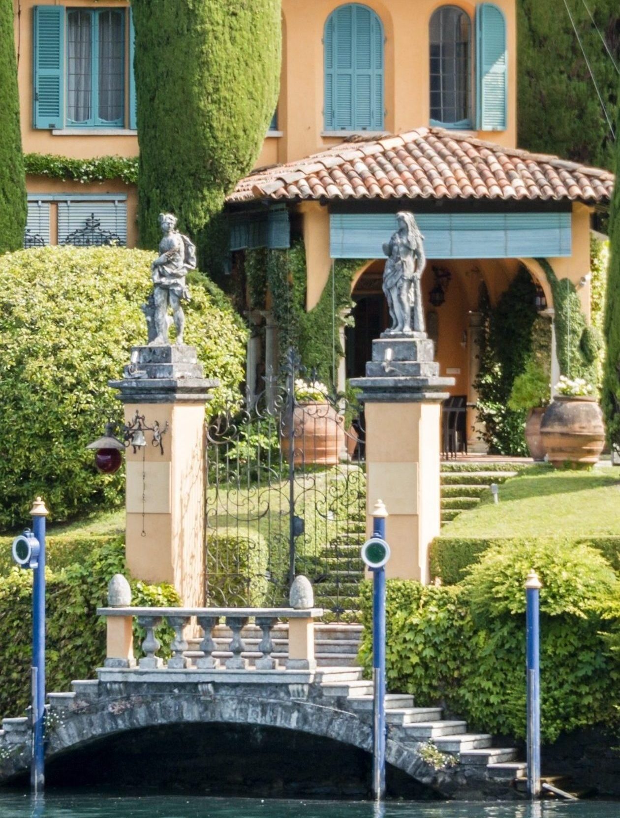 Multi-generational family reunions in Italy, without the logistics headache